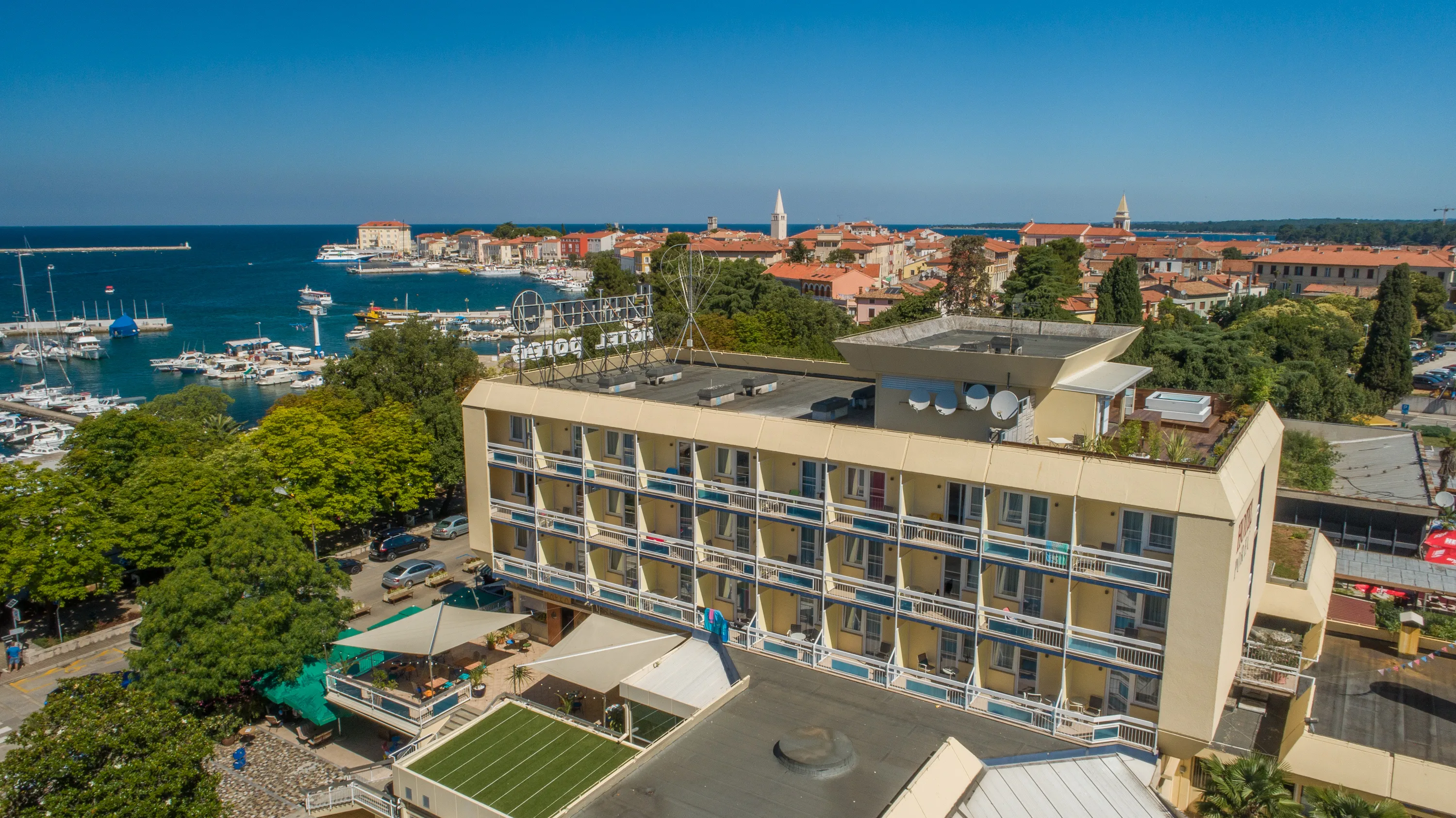 Vacation between Sea and City